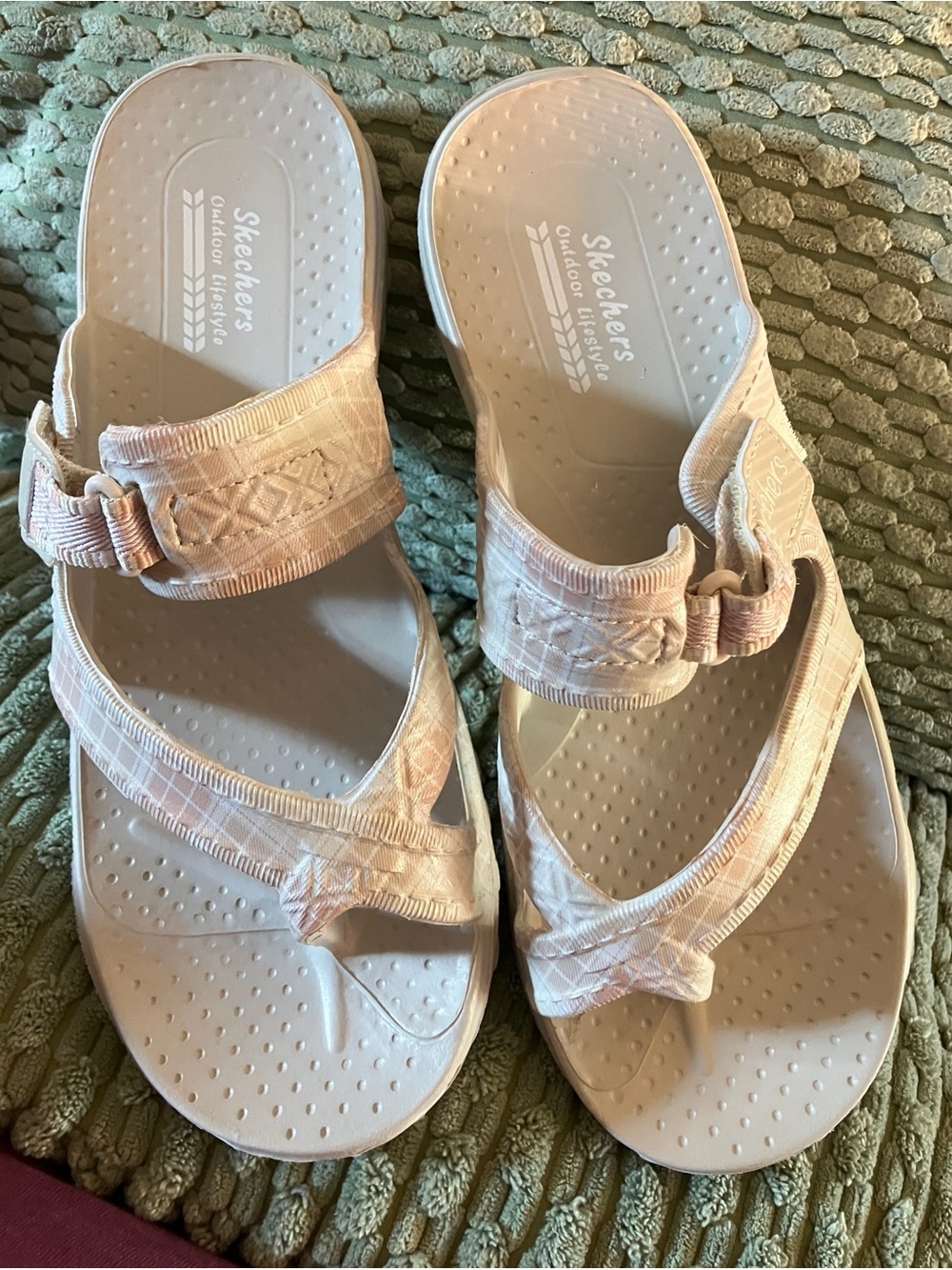 Skechers Women's 9 Cream/Lt.Pink Plaid Hook/Loop Slide Sandals